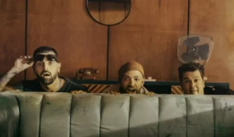 Nacho estrena 'La Mitad' junto a Carlos Vives y Mike Bahía