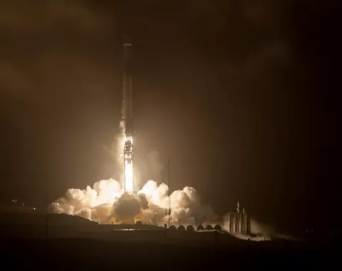 La NASA lanza con éxito misión para desviar asteroide 