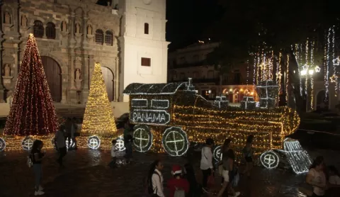 Alumbrado navideño en la capital es detenido