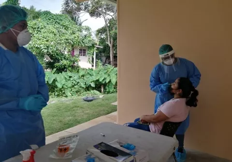 Autoridades sanitarias están en alerta por repunte de casos de covid-19