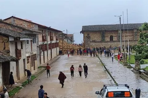 Se elevan a más de 2,400 los damnificados por terremoto en Perú