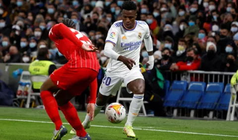 Real Madrid logra sufrido triunfo ante el Sevilla, con Vinicius como protagonista