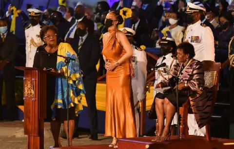 ¡Histórico! Barbados se desvincula de Isabel II y nace como nueva república