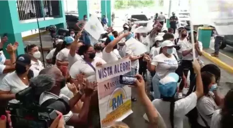 Miembros de Realizando Metas muestran apoyo a Ricardo Martinelli 
