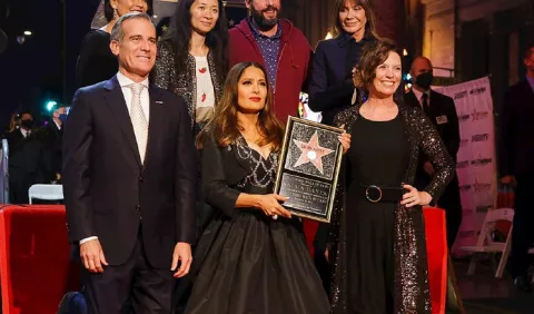 Salma Hayek dedica su estrella a los seguidores que le dieron valor