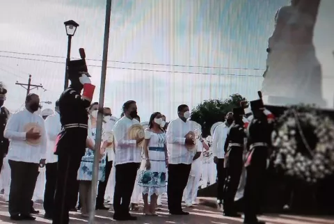 Santeños conmemoran 200 años del Grito de Independencia de España 
