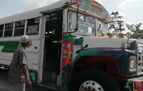 Gobierno trata de evitar paro de transportistas por aumento de gasolina,  hace  llamado al diálogo