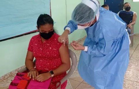 Aplicarán dosis de refuerzo contra la covid-19 en los circuitos 8-1 y 8-10