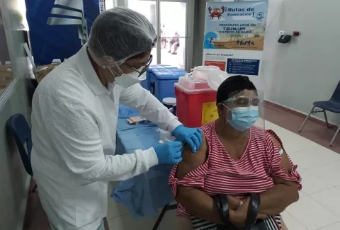 Más de cien contagiados con covid-19 permanecen hospitalizados; 21 en UCI