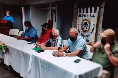 Reunión de Gobernador y transportistas de Veraguas no logra que desistan de irse a paro 