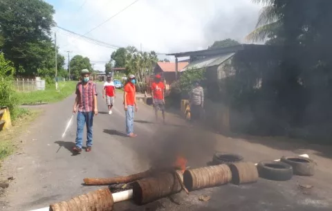 Padres de familia  están en pie de guerra por el retraso en la construcción de la escuela Miguel Alba de Soná