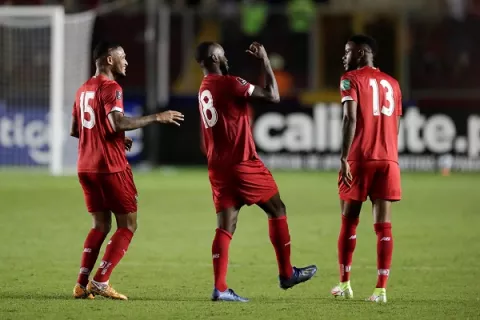 Panamá remonta y vence a El Salvador, sigue en la pelea por cupo a Catar 2022