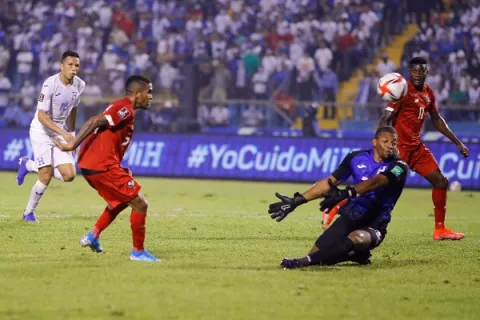 Panamá con tremenda remontada se impone a Honduras