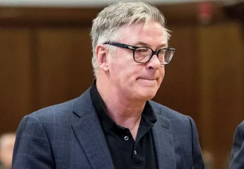 Las autoridades de Estados Unidos registrarán el teléfono de Alec Baldwin