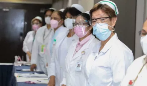 Ángeles de blanco, madres y protectoras de la salud de miles de panameños