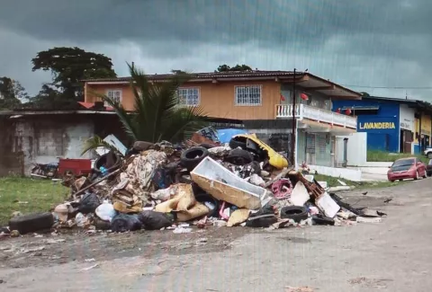  Por acumulación de basura piden que se revise contrato con la empresa recolectora en Colón