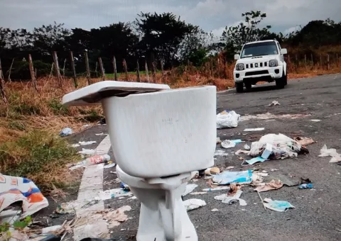Irresponsables arrojan basura en los retornos de la vía Interamericana en Veraguas 