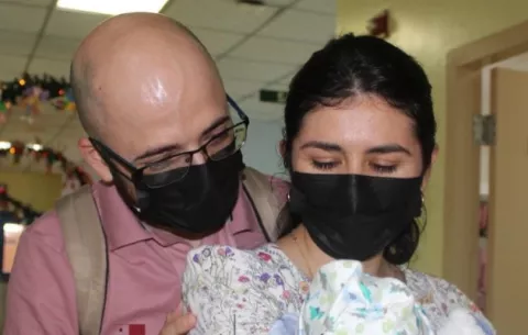Familias Acogente para bebé abandonado por su madre en Arraiján
