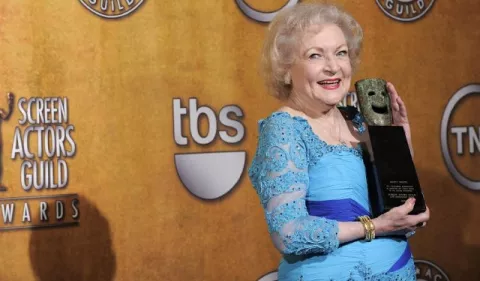 Betty White, de 'Las Chicas de Oro', estrenará una película por sus 100 años