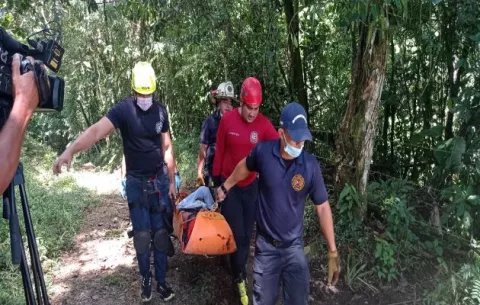 Rescatan a un hombre que cayó a un precipicio de 100 metros de altura en Bugaba