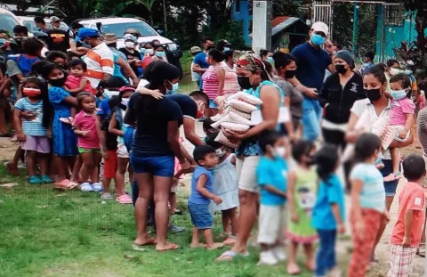 Víveres y enseres entregan a familias en extrema pobreza en el distrito de Cañazas