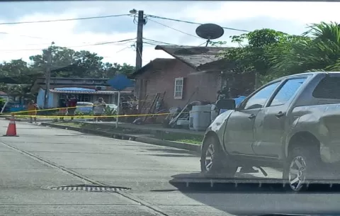 Atacan a tiros y con arma blanca a un joven en Valle de Los Cerezos, Arraiján