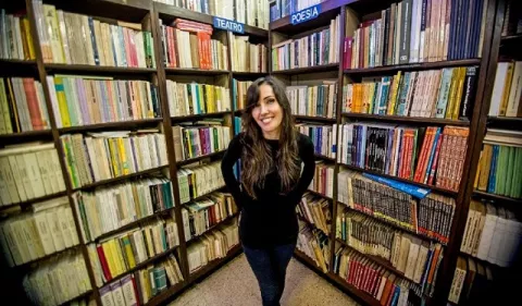 Cheri Lewis G. gana el premio 'Ariel Barría Alvarado'