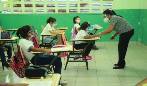 Padres de familia tendrán un rol primordial ante el retorno a las escuelas