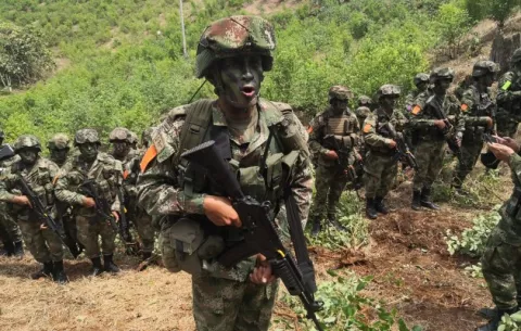Acusan a 'El Zurdo' de supervisar la compra y el ingreso de armas de fuego a Colombia, desde Panamá 