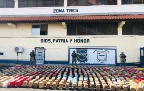 Decomisan tres toneladas de droga dentro de un contenedor en una terminal colonense