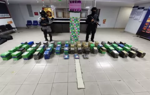 Incautan más de 200 paquetes de droga en el área de Cocosolito, Colón