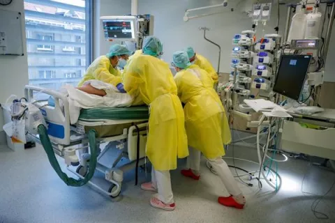 Supervivientes de la covid-19 grave pueden tener más riesgo de morir durante un año