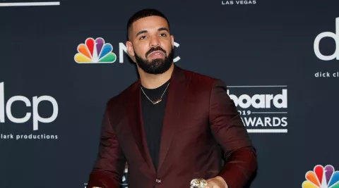 Drake renuncia a sus nominaciones a los Grammy