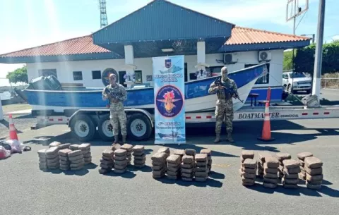 Dos colombianos tras las rejas en Los Santos por el tráfico de 145 paquetes de droga 