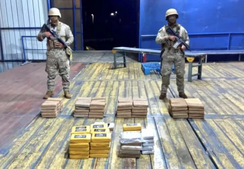 Incautan droga en Puerto de Colón, dentro de barco procedente de Perú