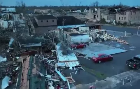 El peligro de tornados se mantiene en Estados Unidos, tras más de 70 muertes en Kentucky