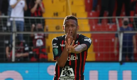 Alajuelense y  Gabriel 'Gaby' Torres van por la remontada ante Saprissa