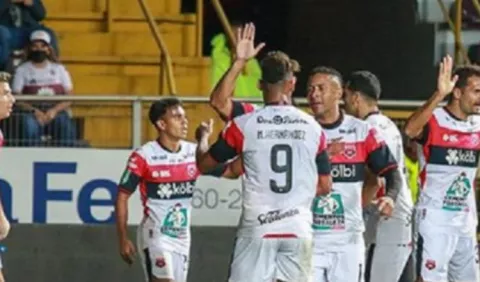 Gabriel 'Gaby' Torres anota en derrota de Alajuelense, que buscará remontar ante Saprissa en casa