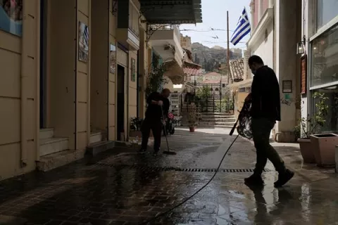 Grecia reduce cuarentena a cinco días para no paralizar funcionamiento del país