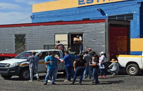 Inicia la distribución de jamones, pavos y pavipollos navideños en Herrera