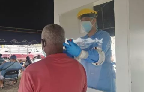 CSS reporta alta demanda de pruebas de hisopados y vacunación en Panamá Oeste