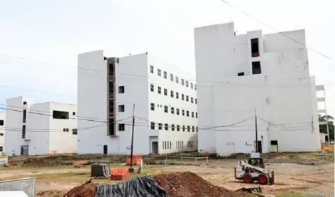 Culminan dos años de negociaciones con IBT y otro consorcio terminará los hospitales