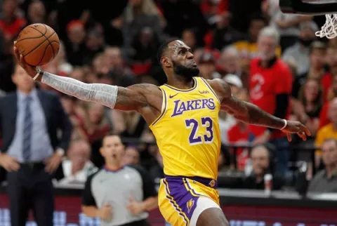LeBron James entra en el protocolo del coronavirus y será baja en los Lakers