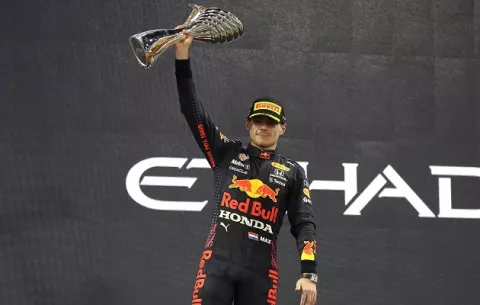 ¡Carrerón y campeonato! Max Verstappen es el nuevo monarca de la Fórmula Uno
