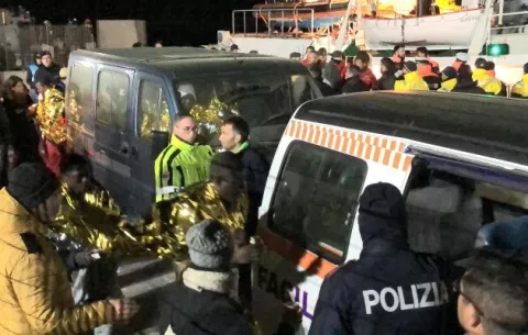 Más de 160 migrantes muertos en dos naufragios junto a la costa Libia