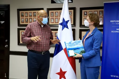 Panamá y Canadá analizan futuras inversiones 