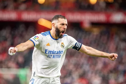 Karim Benzema fortalece el liderato del Real Madrid en San Mamés
