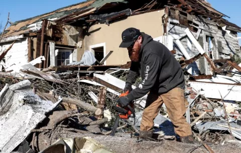 Cerca de 88 muertes dejó el paso de más de 30 tornados en Estados Unidos