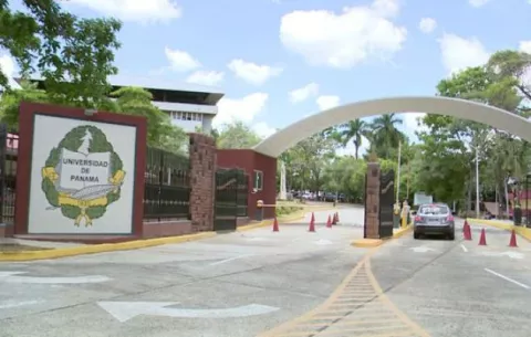 Denuncian supuestos 'ataques' contra presidente de la Asociación de Profesores de la Universidad de Panamá  