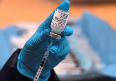 La OMS considera que la vacunación obligatoria contra la covid-19 debe ser el 'último recurso'